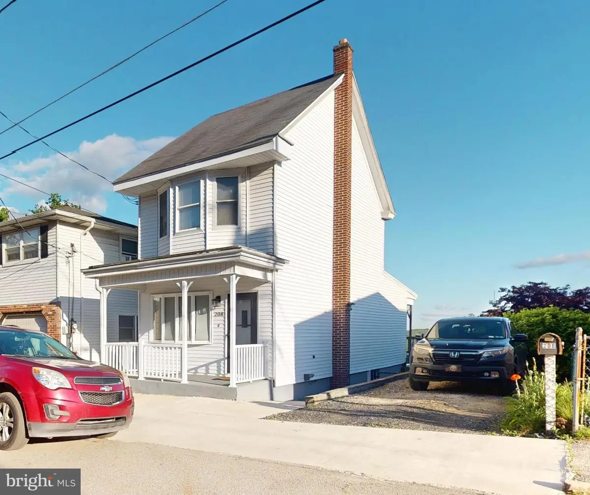 208 Indiana Ave, Shenandoah, PA 17976 - #1