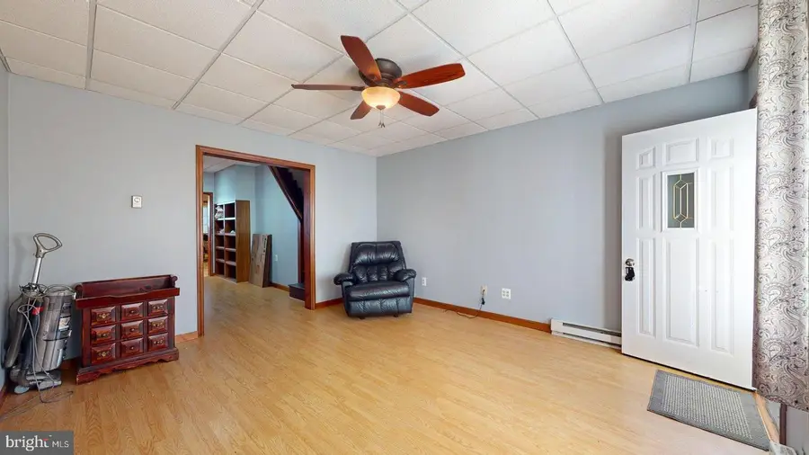 208 Indiana Ave, Shenandoah, PA 17976 - #3