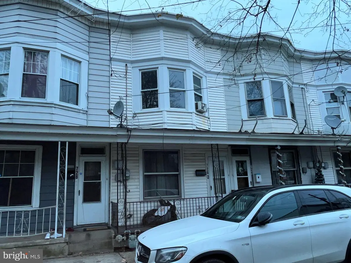 726 Mine St, Pottsville, PA 17901 - #1