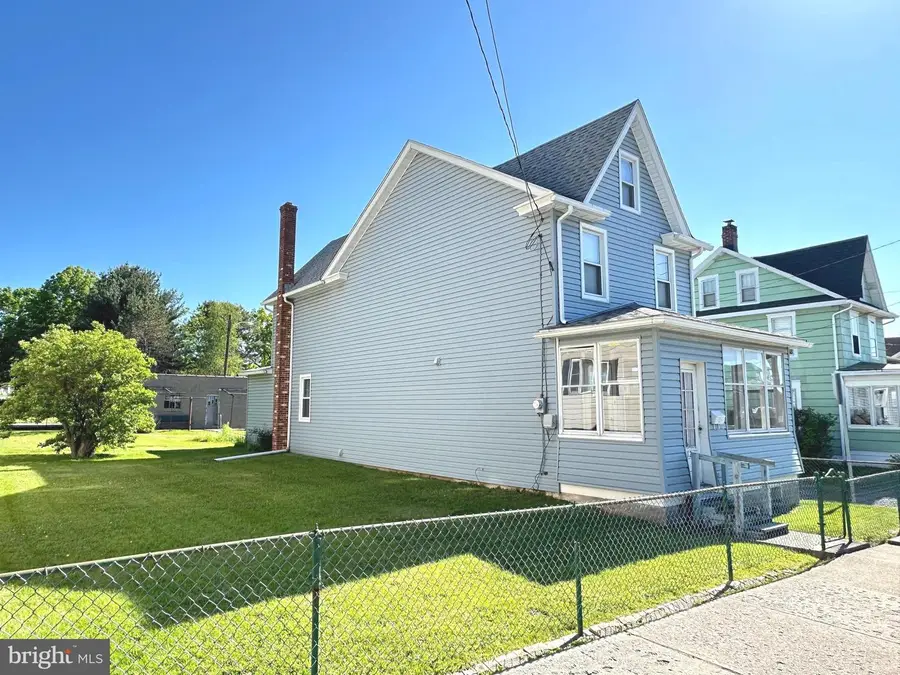 512 E Blaine St, McAdoo, PA 18237 - #3