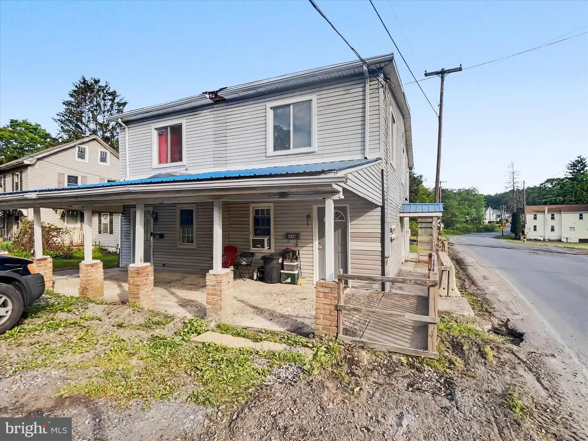 669 Main St, Tremont, PA 17981 - #1