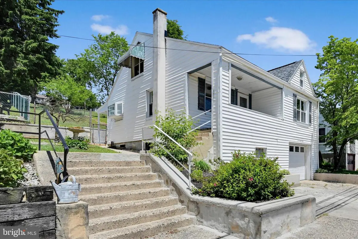521 W Columbia St, Schuylkill Haven, PA 17972 - #1