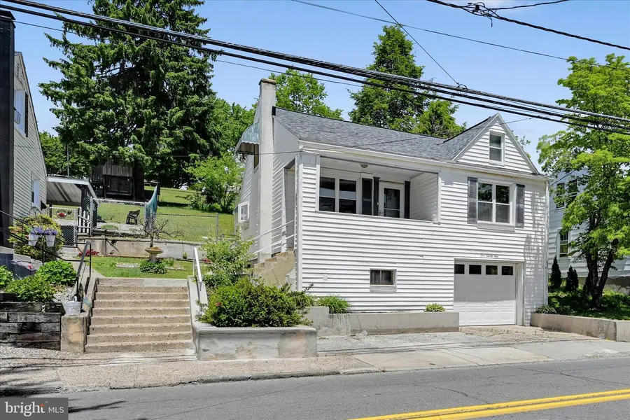 521 W Columbia St, Schuylkill Haven, PA 17972 - #3
