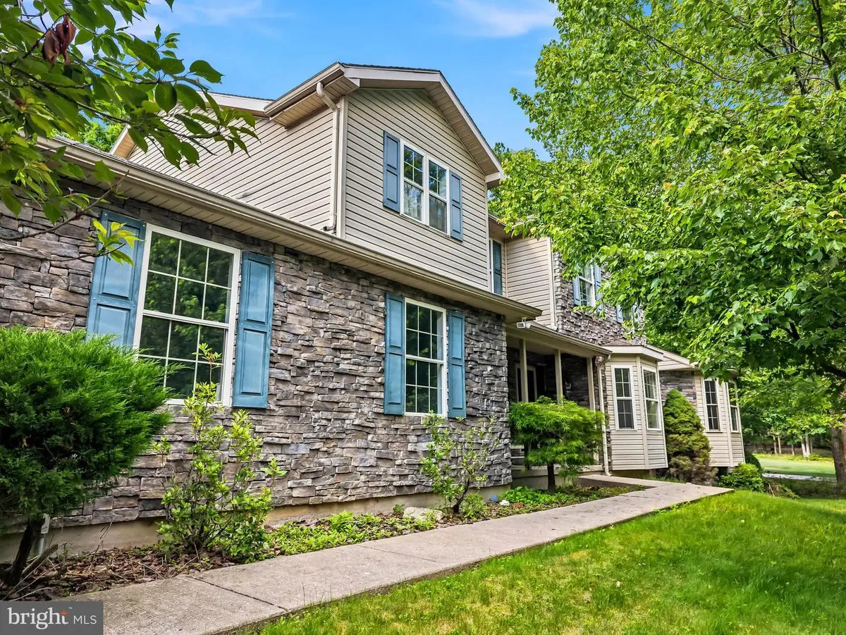 2 Pinewood Cir, Hazleton, PA 18202 - #1