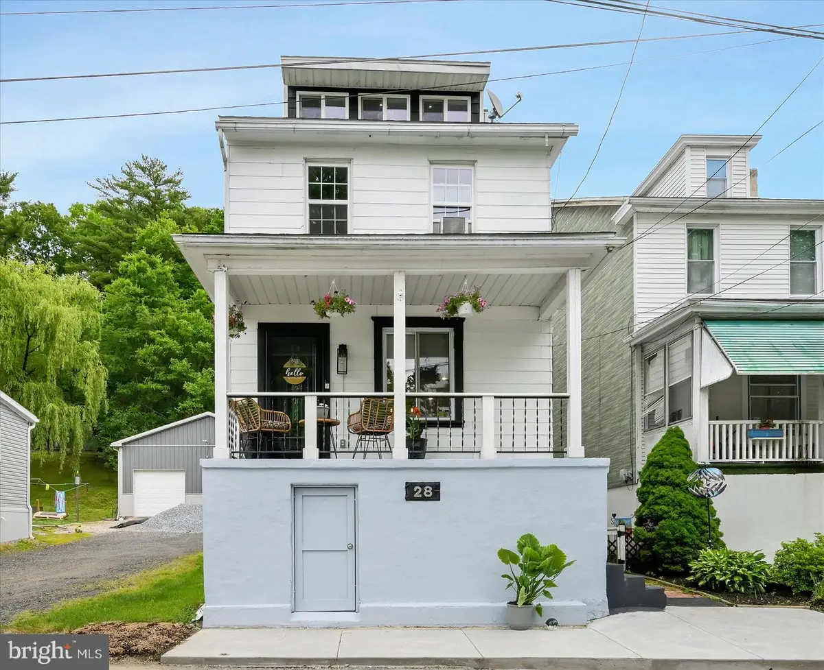 28 Shade St, Middleport, PA 17953 - #1