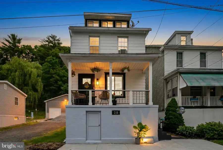 28 Shade St, Middleport, PA 17953 - #2