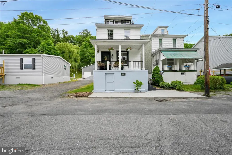 28 Shade St, Middleport, PA 17953 - #3