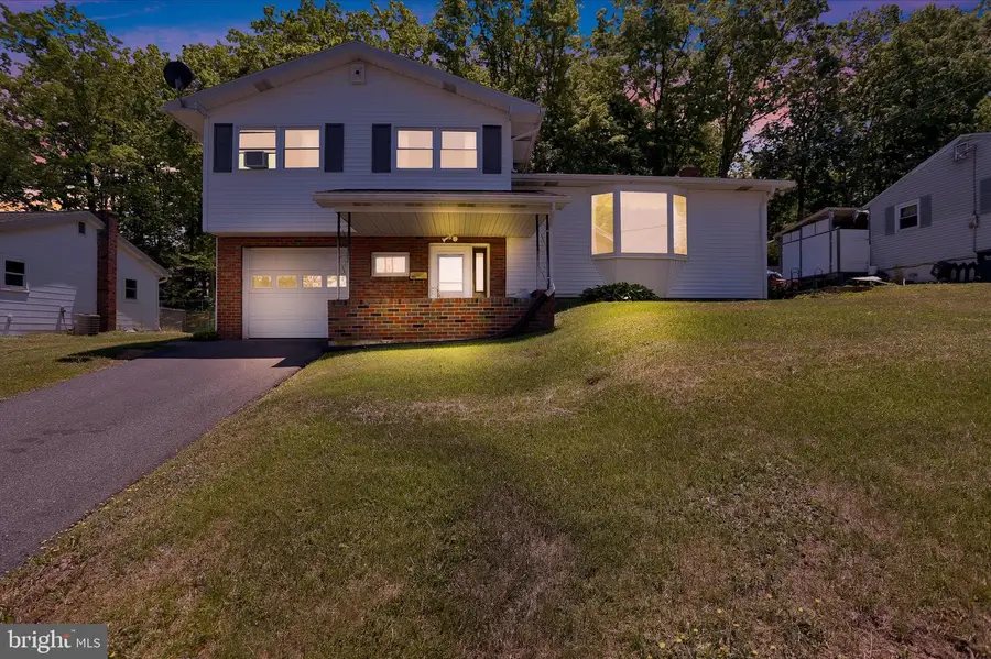 512 W Nicholas St, Frackville, PA 17931 - #2