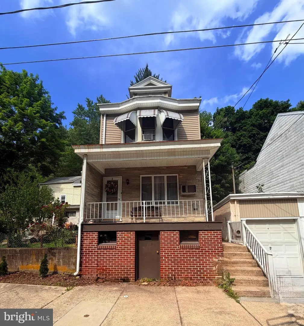 842 Water St, Pottsville, PA 17901 - #1