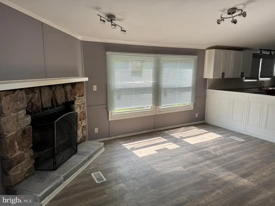 15 School St, Barnesville, PA 18214 - #3