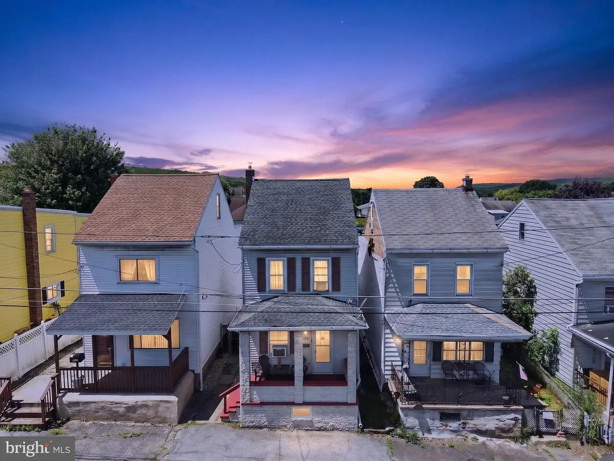 328 S Lehigh Ave, Frackville, PA 17931 - #1