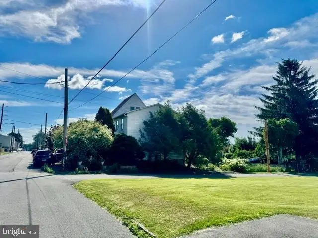 510 W Pine St, Frackville, PA 17931 - #3