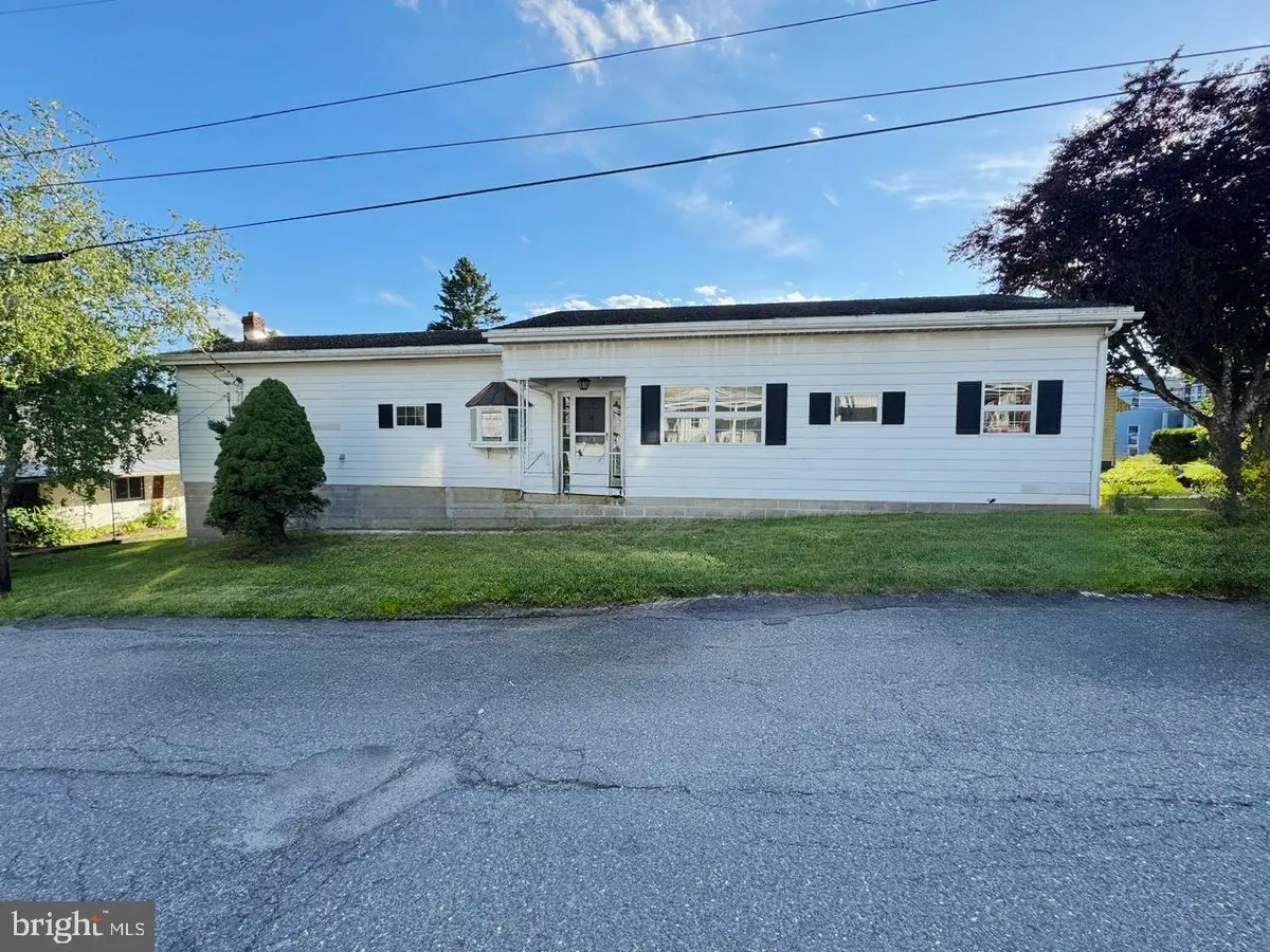251 N Columbia St, Tamaqua, PA 18252 - #1