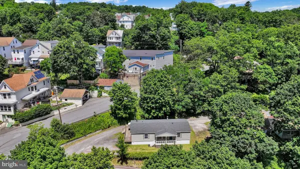 305 Pennsylvania Ave, SHENANDOAH, PA 17976