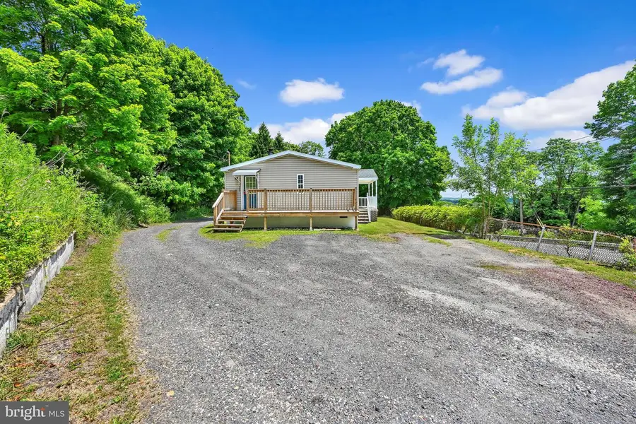 305 Pennsylvania Ave, Shenandoah, PA 17976 - #2
