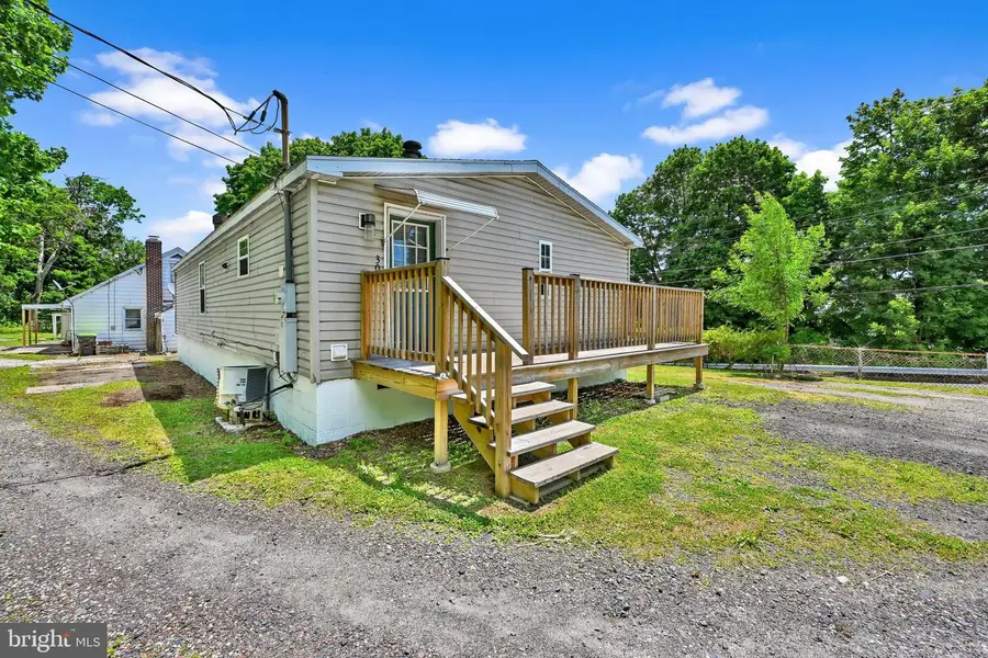 305 Pennsylvania Ave, Shenandoah, PA 17976 - #3