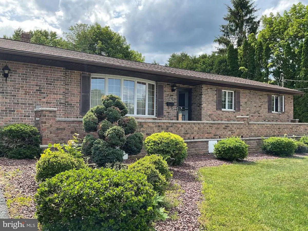 320 S Third St, Frackville, PA 17931 - #1