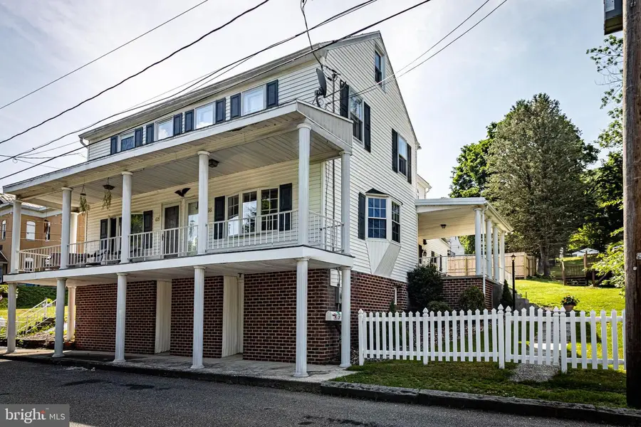 66 E Savory St, Pottsville, PA 17901 - #2