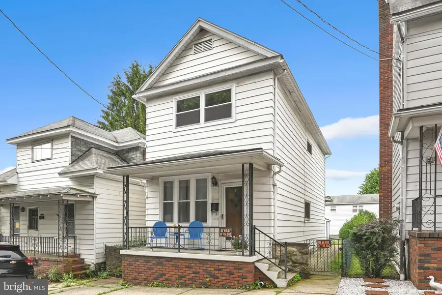 230 S Middle St, Frackville, PA 17931 - #2