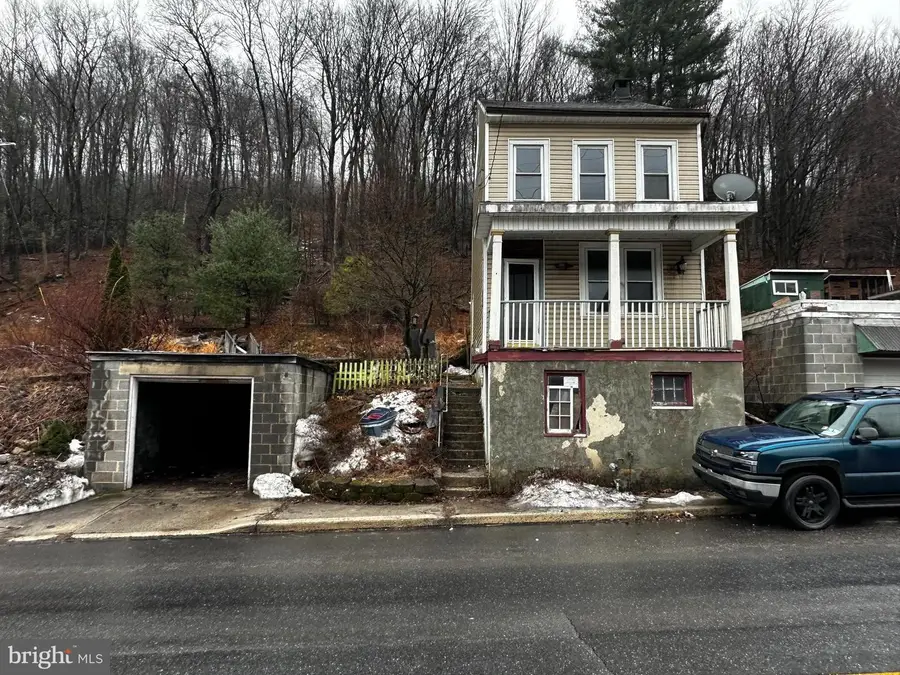 415 Peacock St, Pottsville, PA 17901 - #2