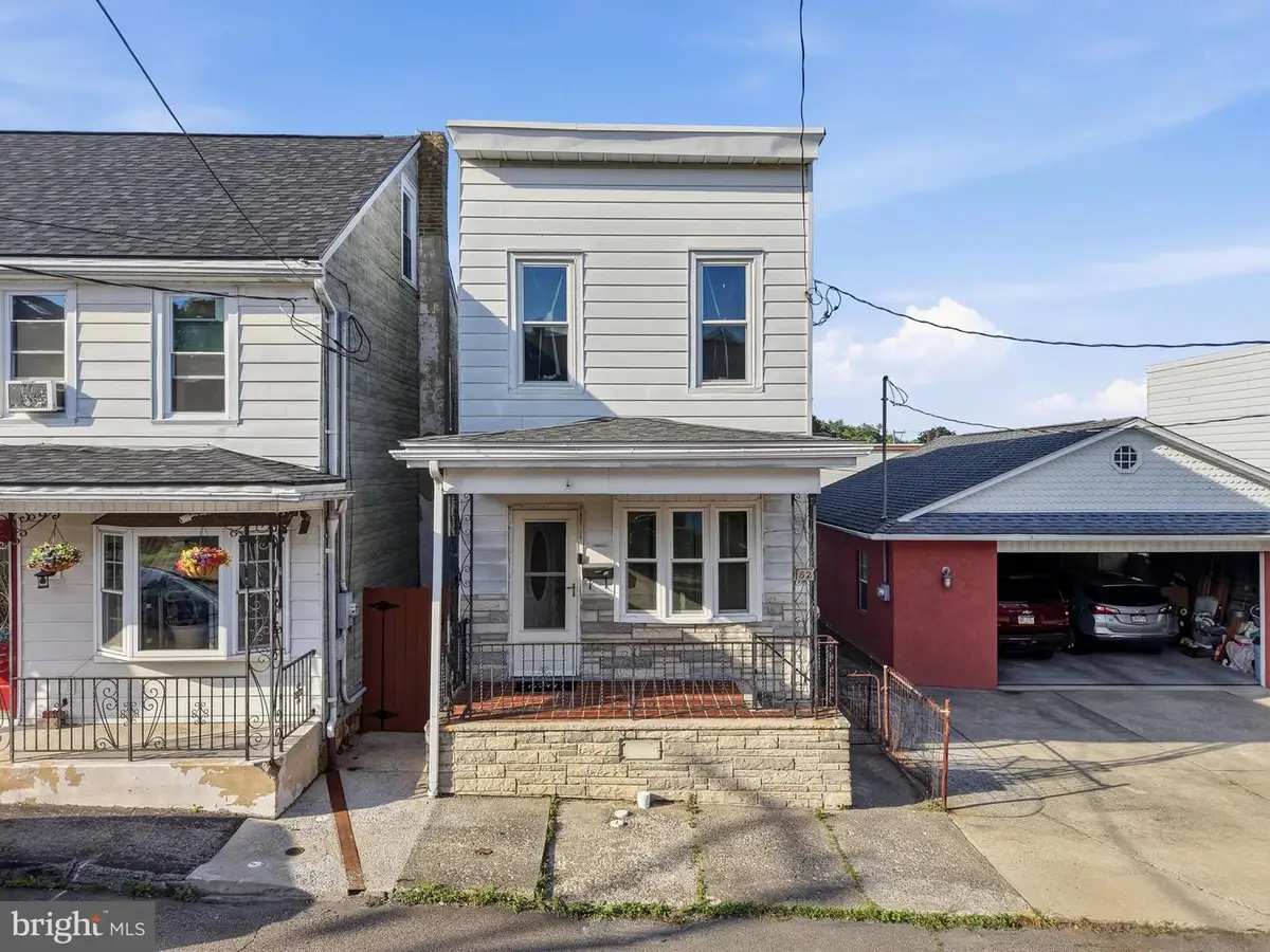 32 Clay St, New Philadelphia, PA 17959 - #1