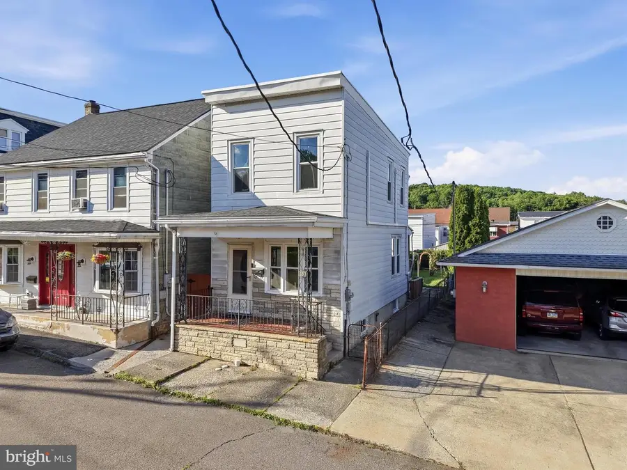 32 Clay St, New Philadelphia, PA 17959 - #3