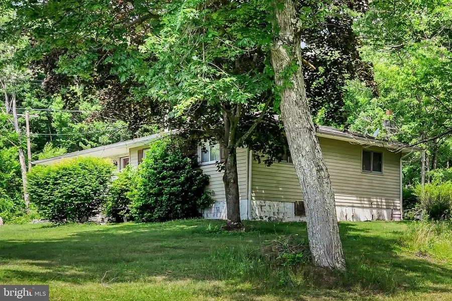 5 Walnut St, Tremont, PA 17981 - #3