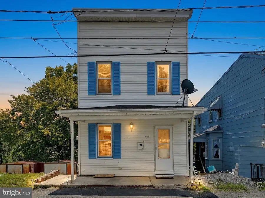 227 Wallace St, Pottsville, PA 17901 - #2