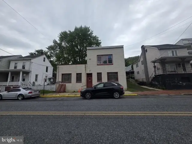 32 E Bacon St, Pottsville, PA 17901 - #1