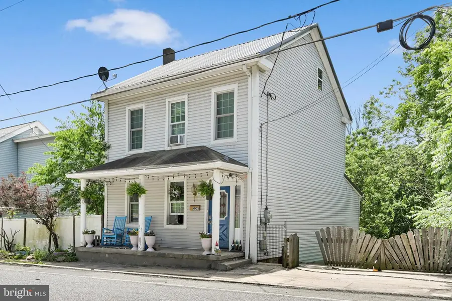 305 W Center St, Tremont, PA 17981 - #3