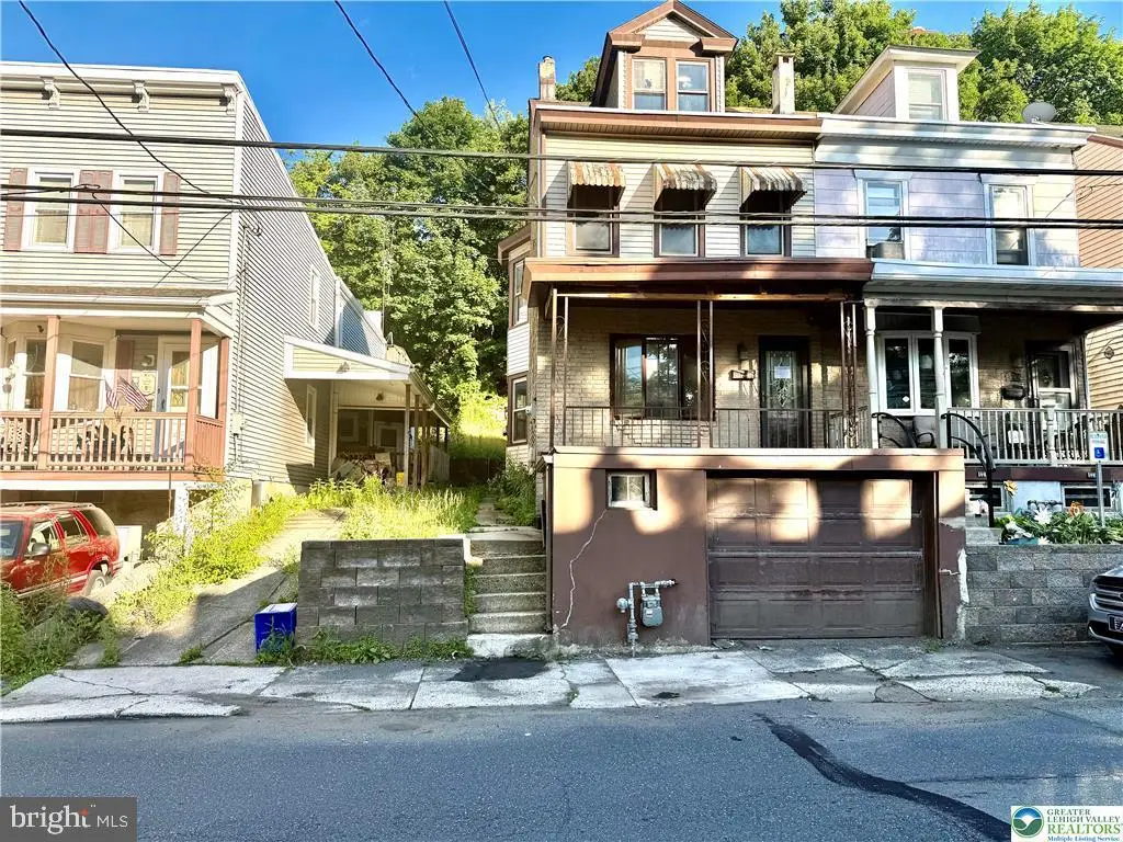 457 Nichols St, Pottsville, PA 17901 - #1