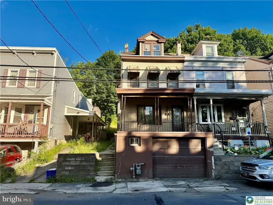 457 Nichols St, Pottsville, PA 17901 - #2
