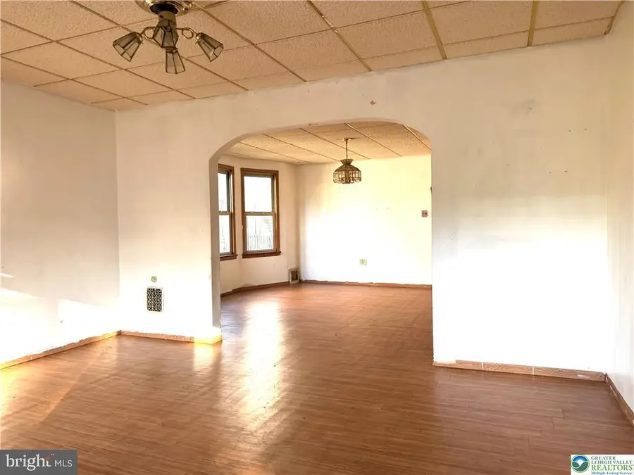 457 Nichols St, Pottsville, PA 17901 - #3