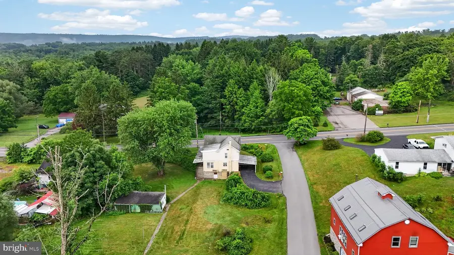 862 Barnesville Dr, Barnesville, PA 18214 - #2