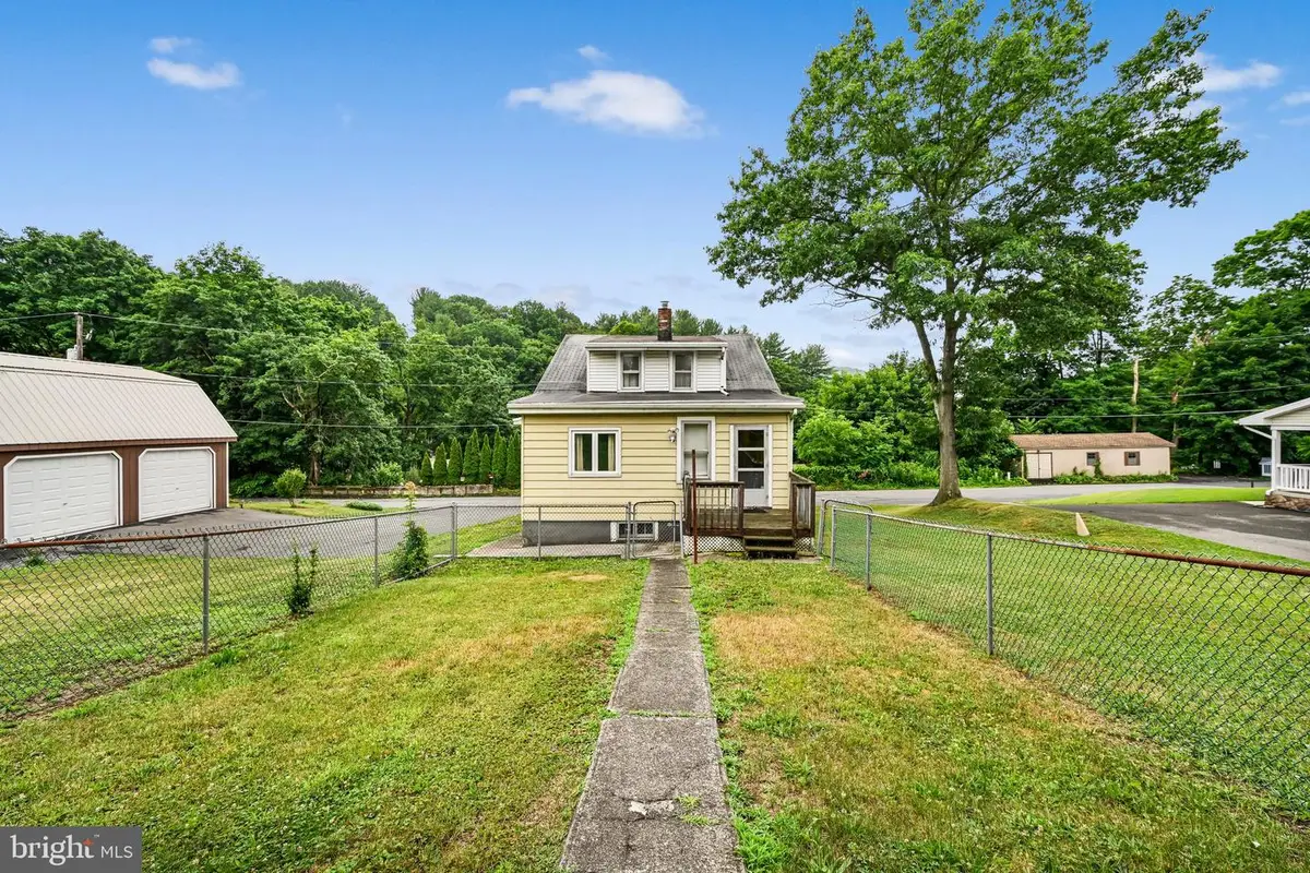 810 E Norwegian St, Pottsville, PA 17901 - #1