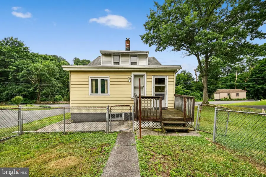 810 E Norwegian St, Pottsville, PA 17901 - #2