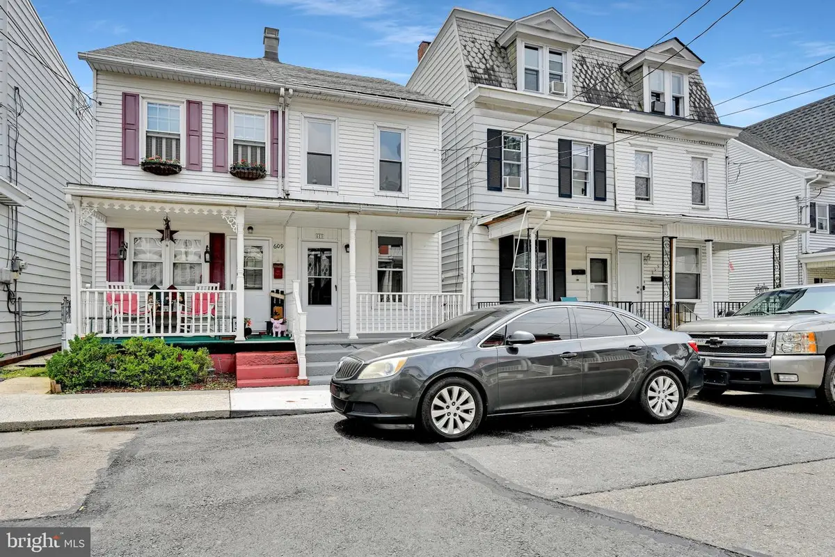 611 Fairview St, Pottsville, PA 17901 - #1