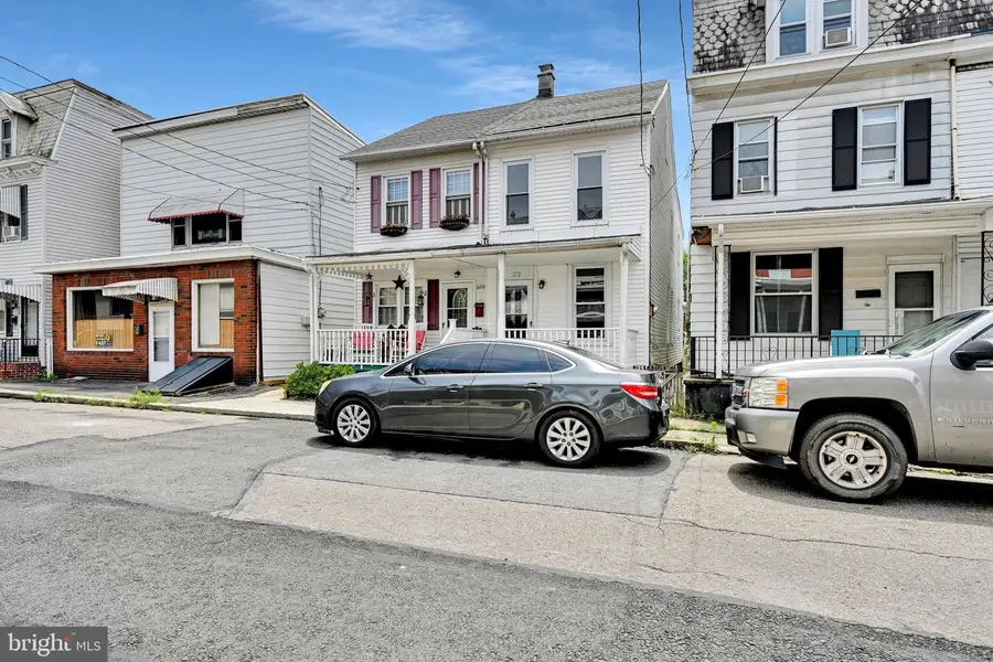 611 Fairview St, Pottsville, PA 17901 - #2