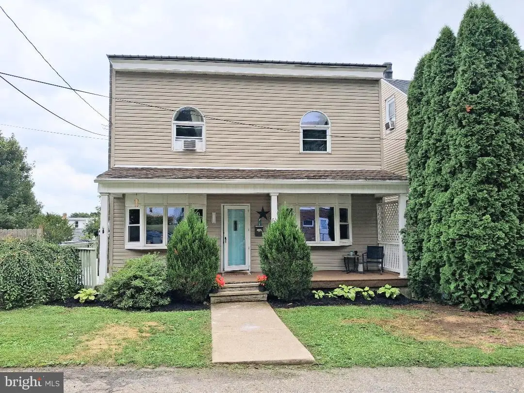 728 W John St, Frackville, PA 17931 - #1