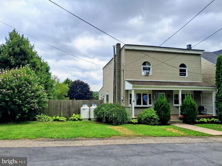 728 W John St, Frackville, PA 17931 - #3