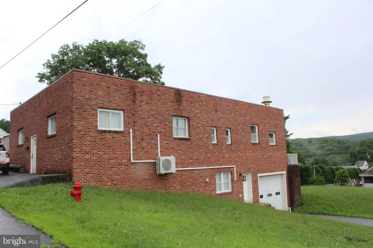 809 Fifth St, Port Carbon, PA 17965 - #1