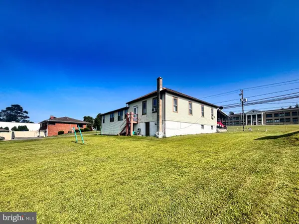 154-156 E Main, HEGINS, PA 17938