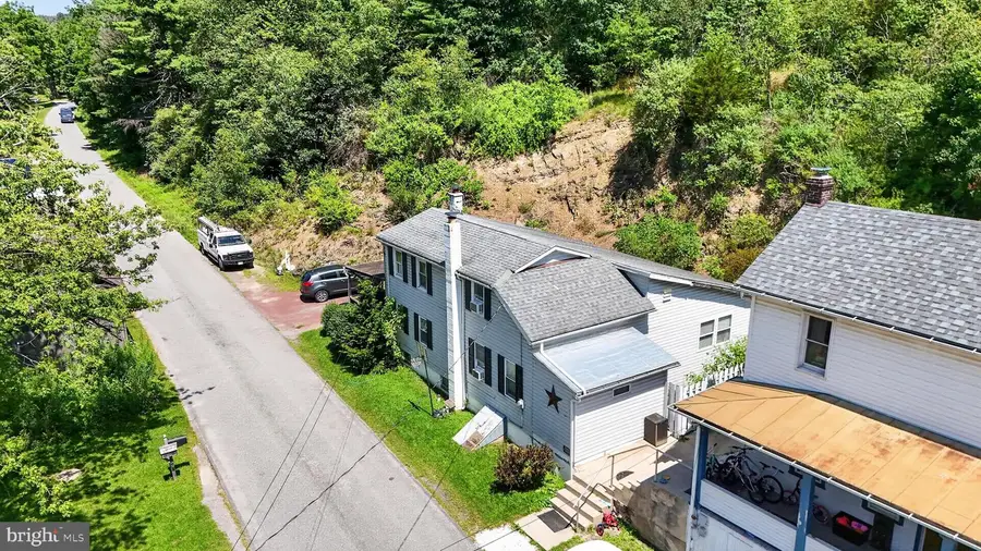 2299 Sunny Rd, New Ringgold, PA 17960 - #2