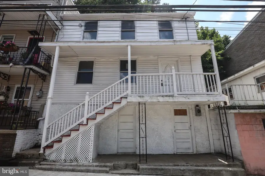 445 E Norwegian St, Pottsville, PA 17901 - #2