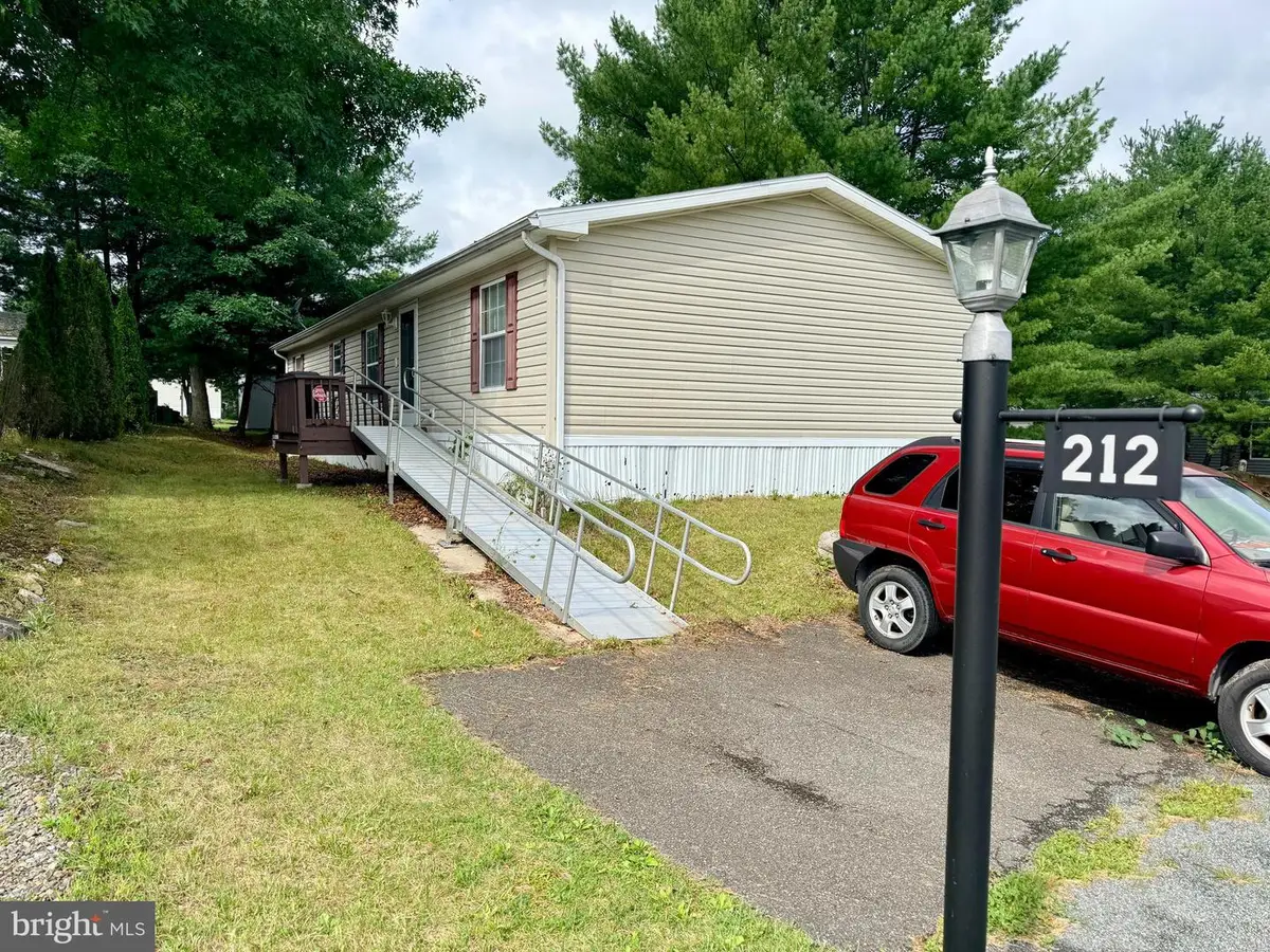 212 Hope Dr, New Ringgold, PA 17960 - #1