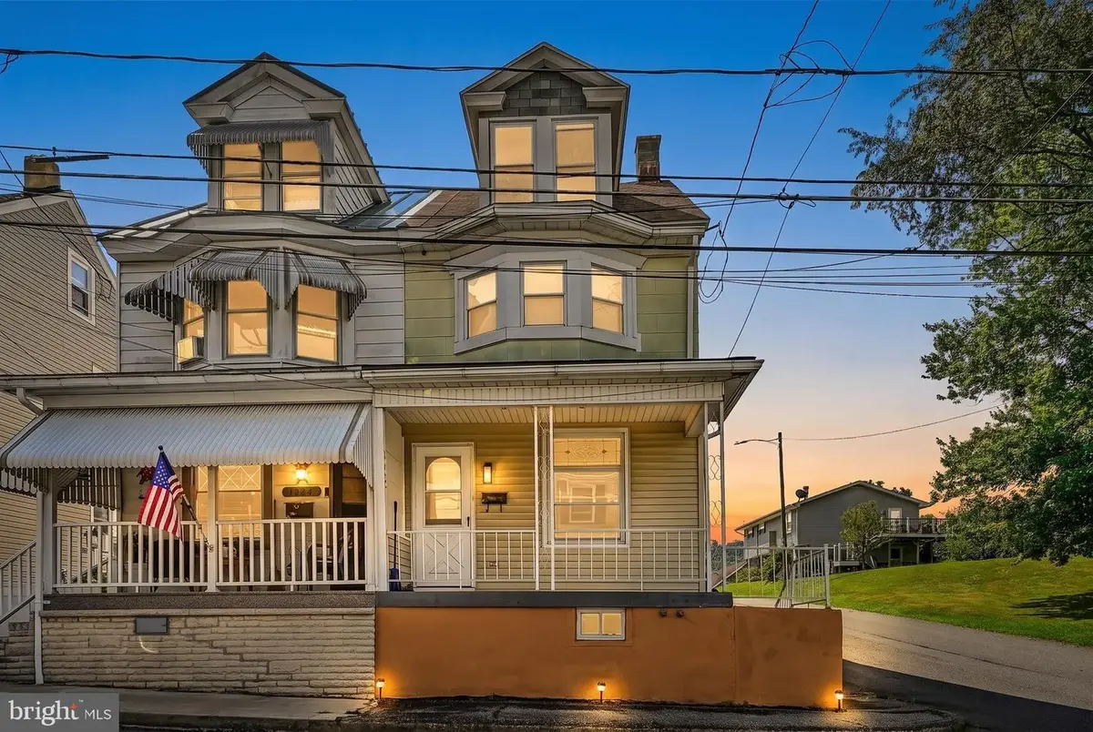 1427 Seneca St, Pottsville, PA 17901 - #1