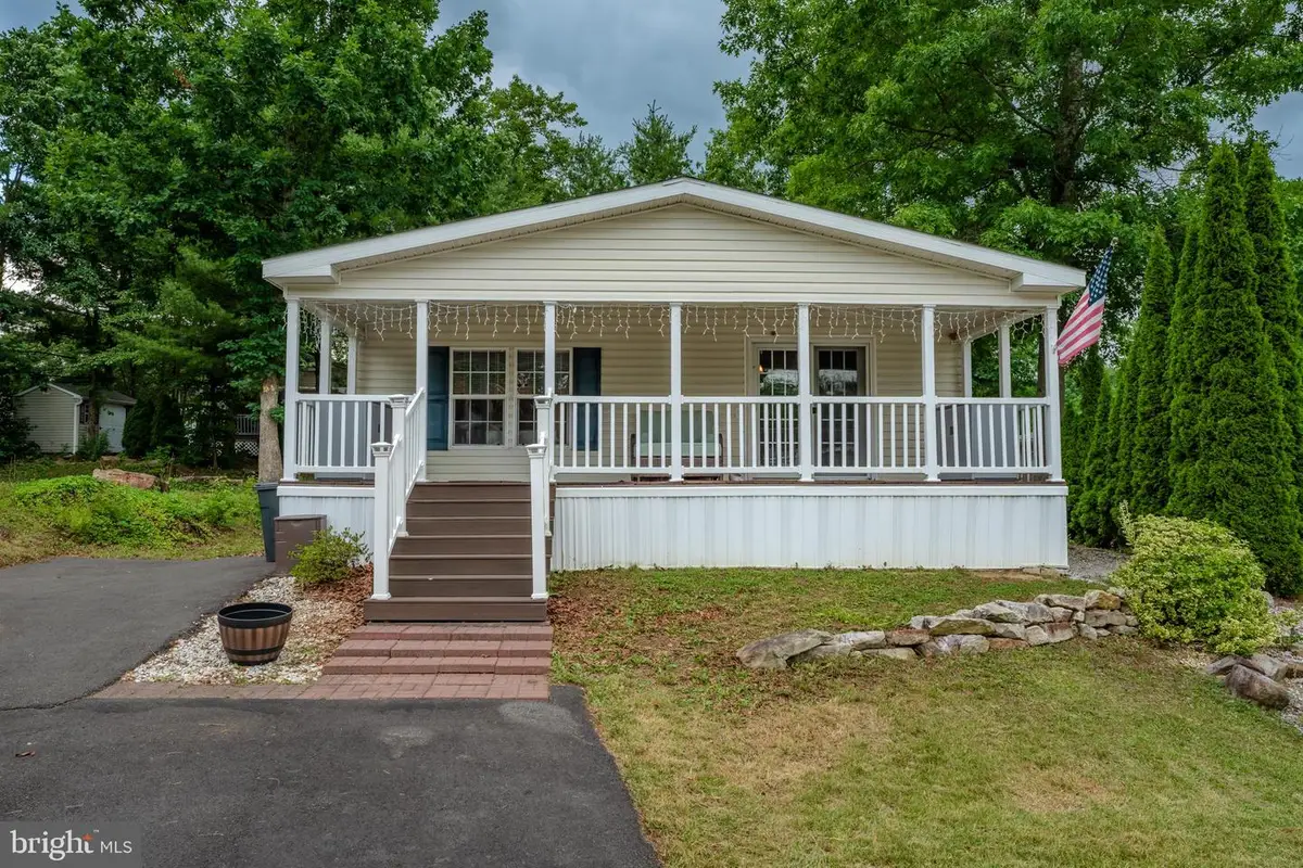 211 Hope Dr, New Ringgold, PA 17960 - #1
