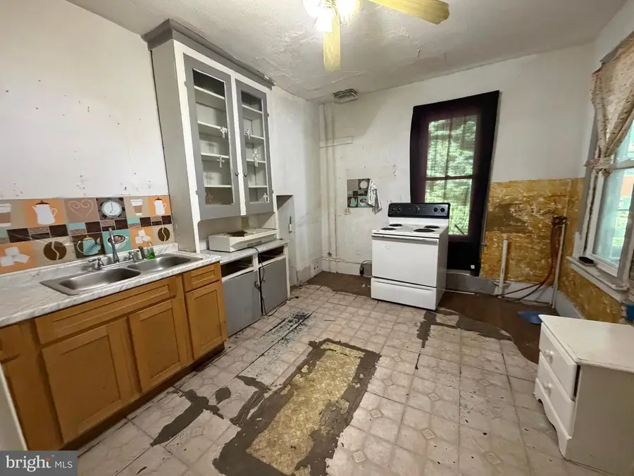 325 W Coal St, Port Carbon, PA 17965 - #3