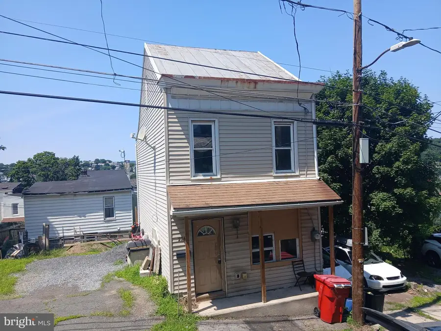 226 Pierce St, Pottsville, PA 17901 - #3