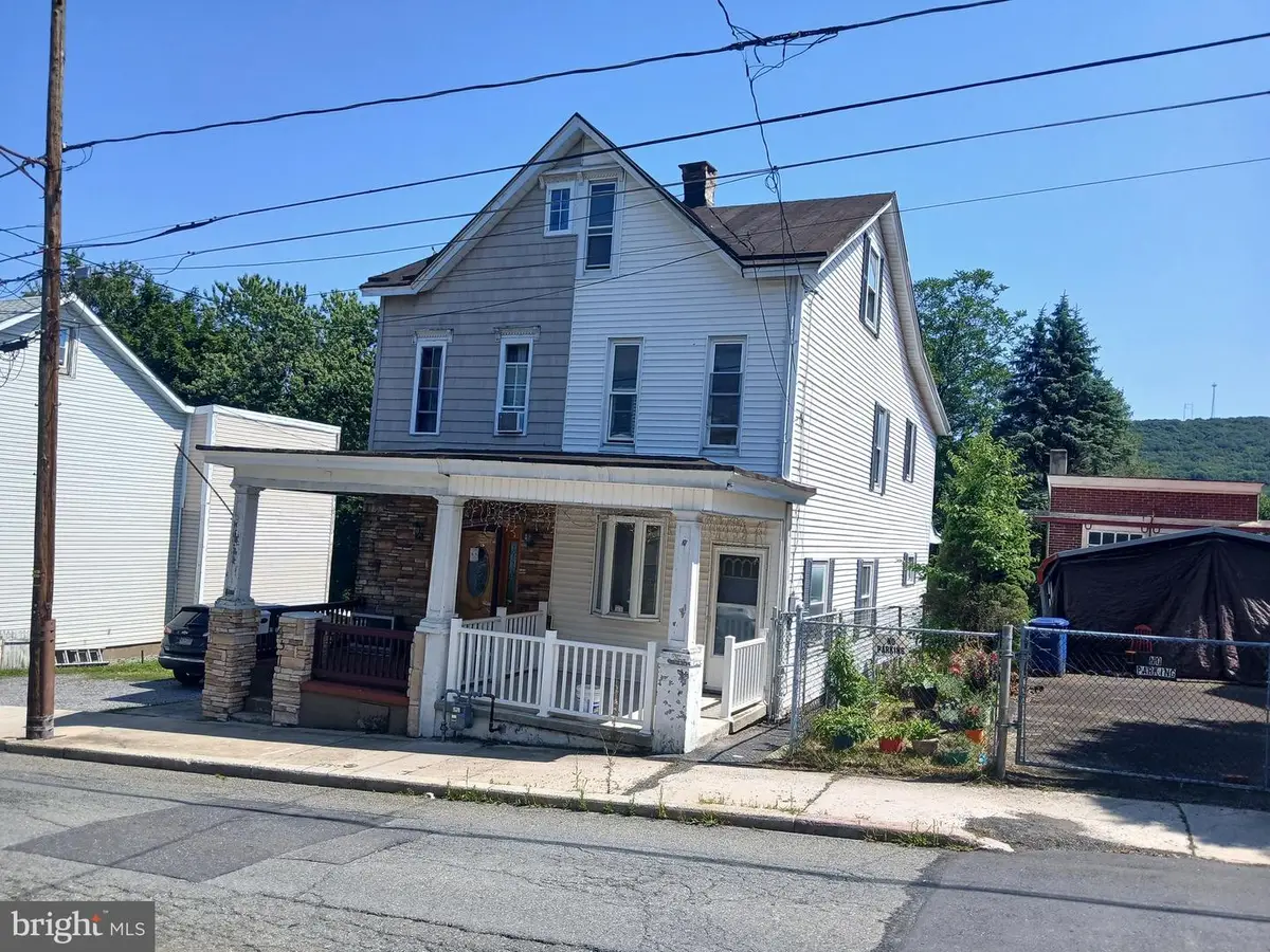 433 Harrison St, Pottsville, PA 17901 - #1